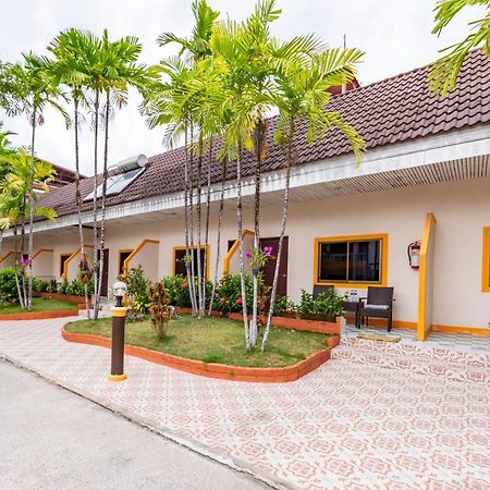 Coconut Resort Hotel Patong Екстер'єр фото