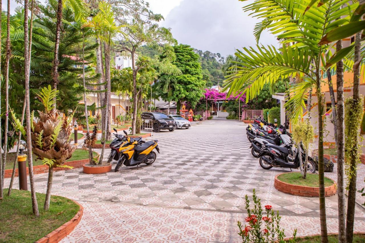 Coconut Resort Hotel Patong Екстер'єр фото